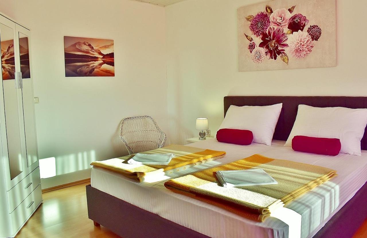Apartments Bosiljka Rab Town Bagian luar foto