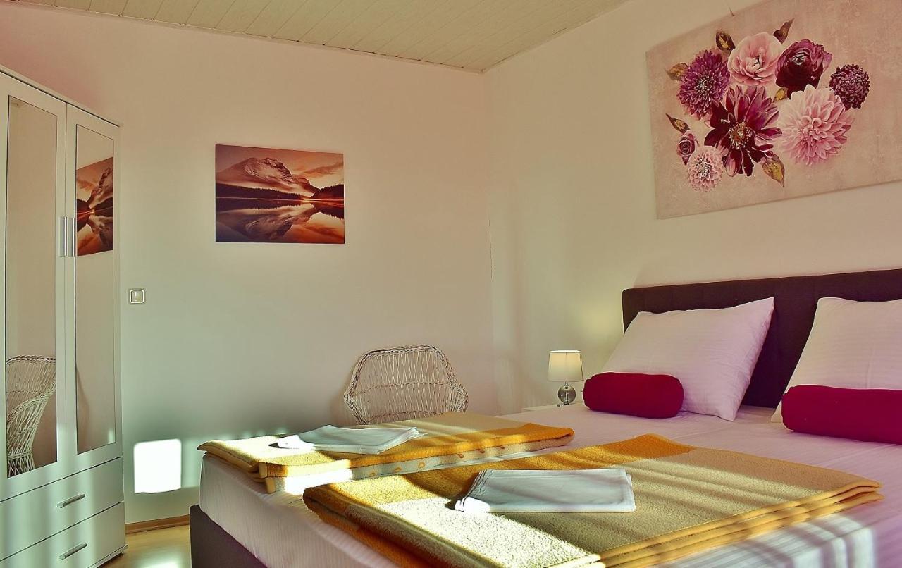 Apartments Bosiljka Rab Town Bagian luar foto