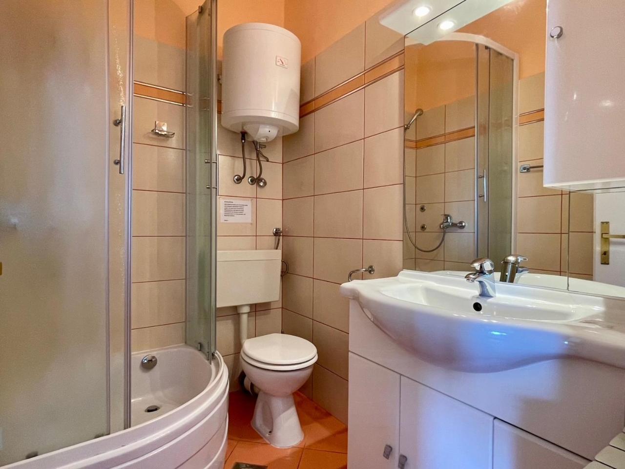 Apartments Bosiljka Rab Town Bagian luar foto