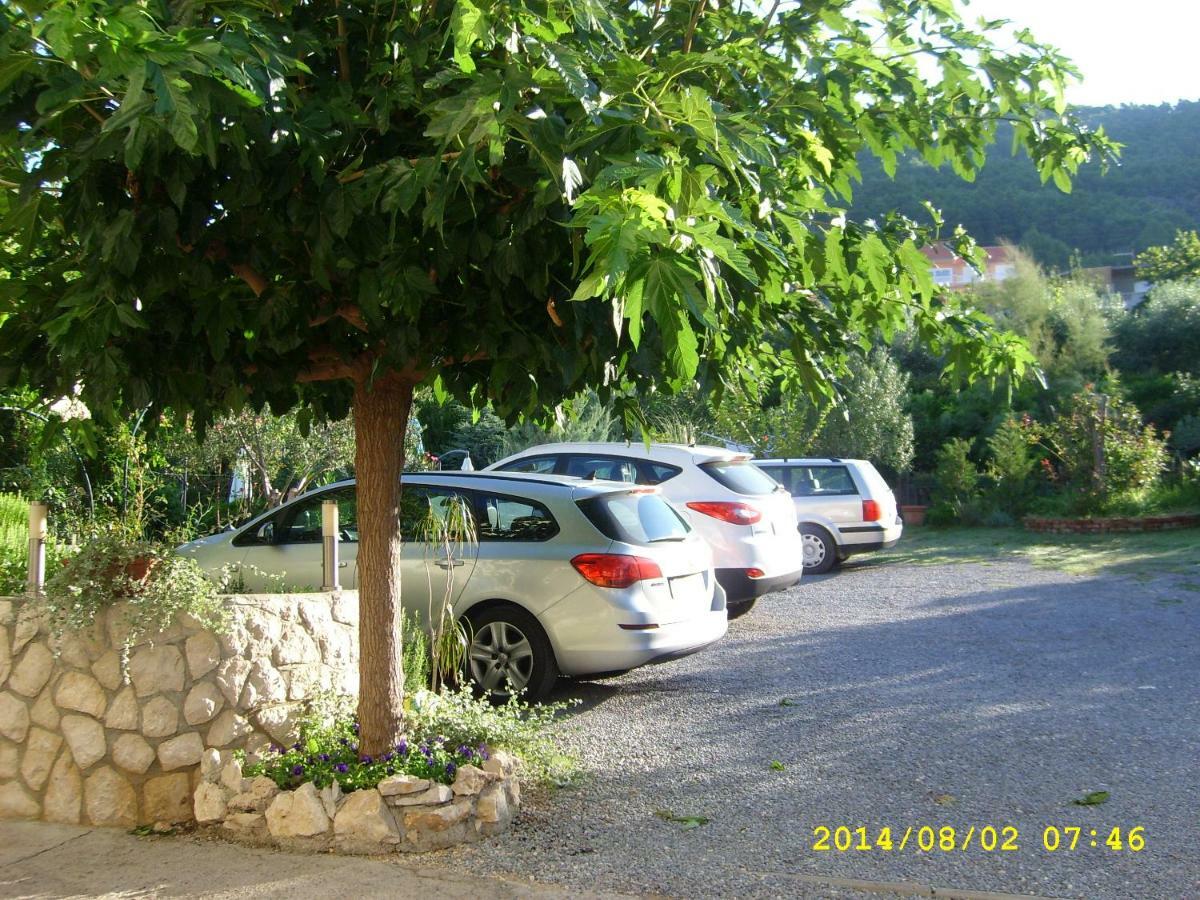 Apartments Bosiljka Rab Town Bagian luar foto